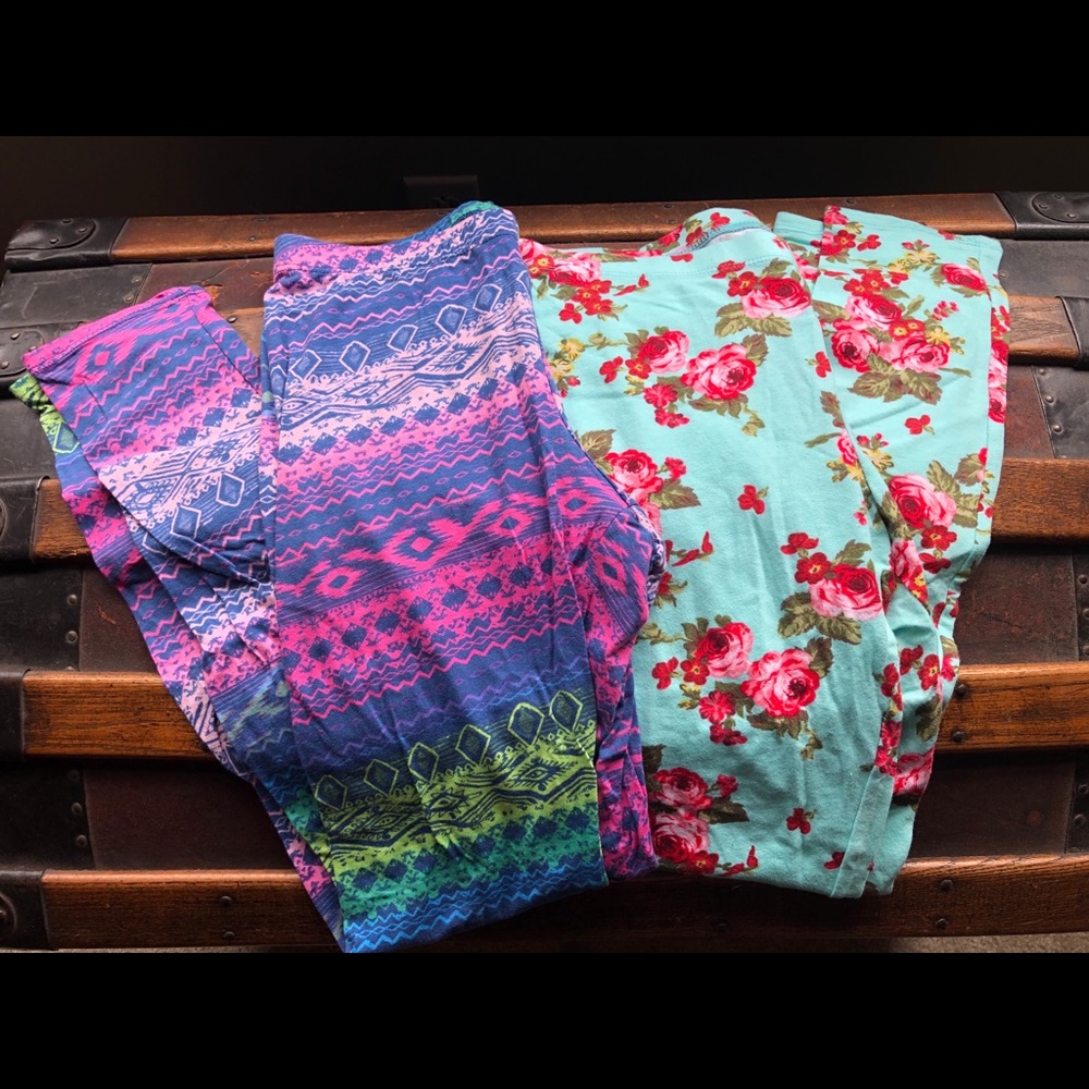 2 for $15!! Bright and fun leggings!! 💞🌹☀️
